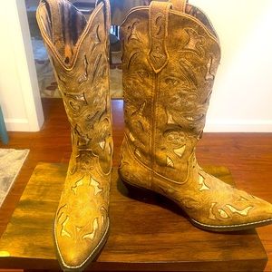 Super cute boots. Brand-new worn once